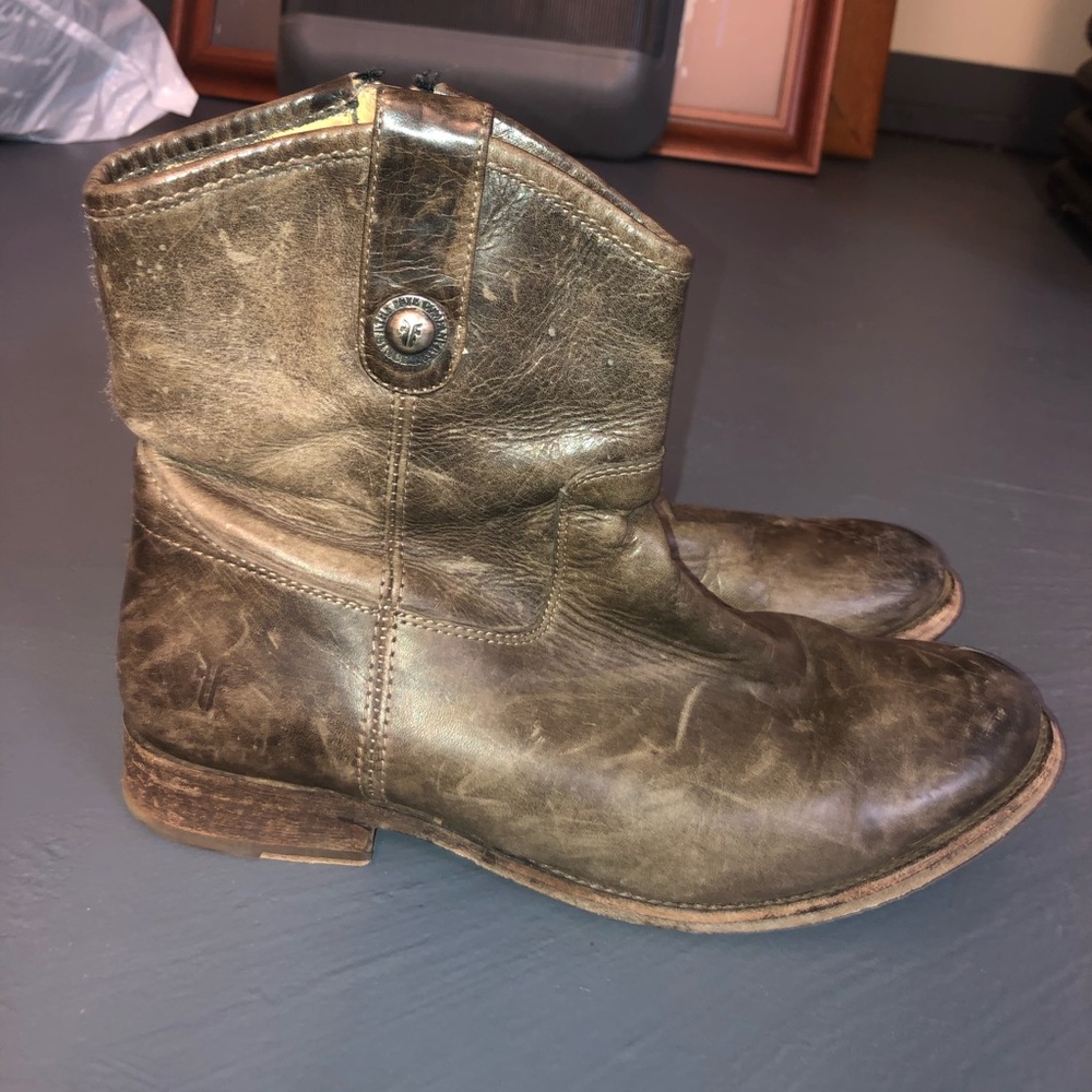 Frye Short Melissa Button Boots. Size 9.